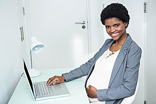 怀孕,职业女性,工作,笔记本电脑,办公室