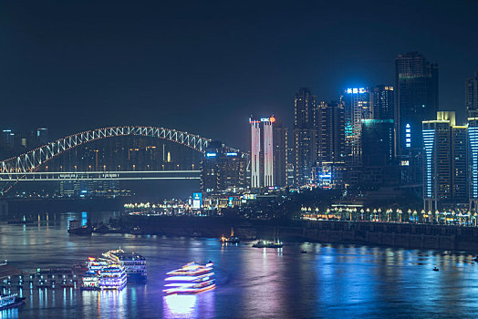 夜色中的重庆朝天门大桥