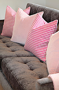 灰色,沙发,粉色,垫子