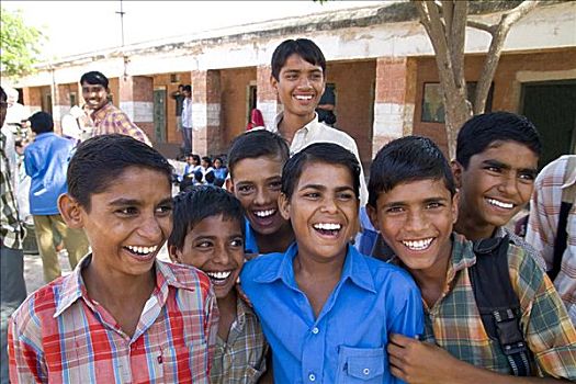 印度,拉贾斯坦邦,小学,青少年,男孩,微笑