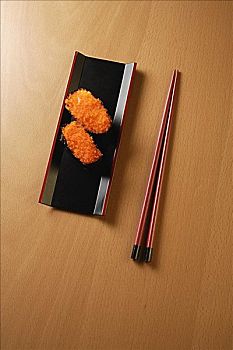 寿司,筷子,鱼子