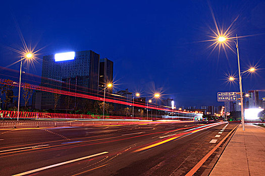 城市道路夜晚