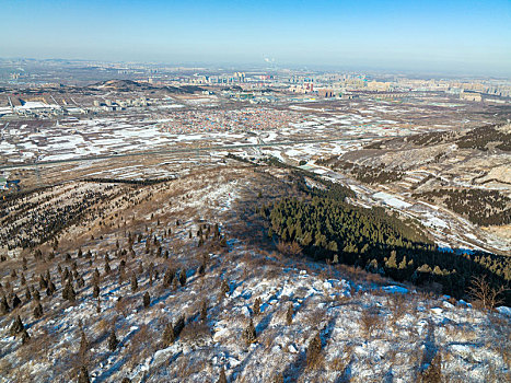 航拍济南章丘胡山雪景