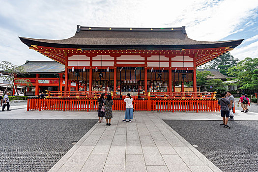 日本京都伏见稻荷大社外拜殿景观