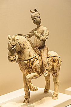 古代骑马女陶俑,隋朝,公元581-643年,中国国家博物馆收藏