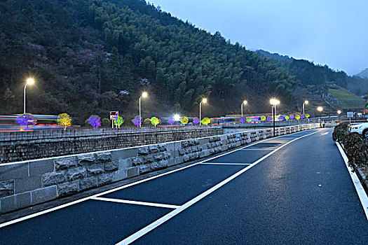 山间公路夜景