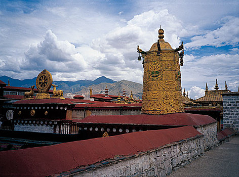 西藏寺庙顶部