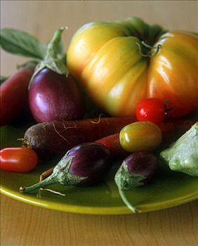 蔬菜,茄子,西红柿,红萝卜,盘子