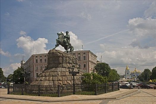 乌克兰,基辅,骑手,纪念,马,雕塑,风景,圣麦克,寺院,蓝天,云,2004年