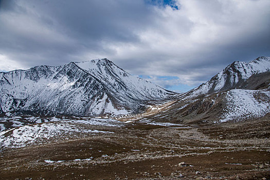 中国公路建设史上的丰碑-----g217国道独库公路独山子段雪山