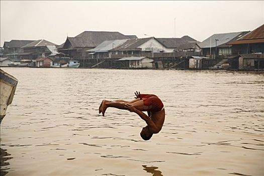 沐浴,河,中加里曼丹省,婆罗洲,印度尼西亚