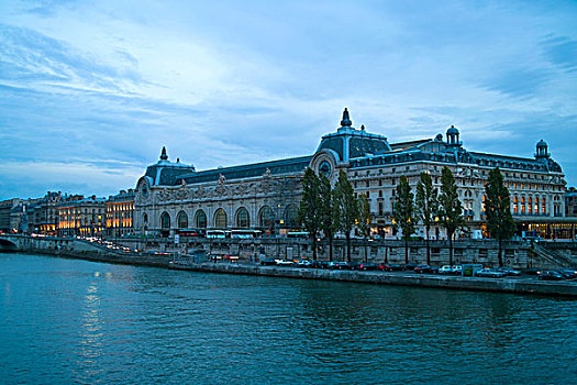 巴黎城市运河夜景