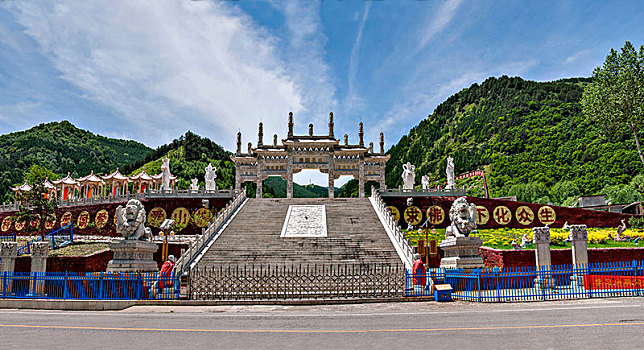 山西忻州市五台山白云寺,佛国圣城,汉白玉牌坊