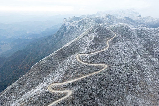 重庆酉阳,龙头山上的第一场雪