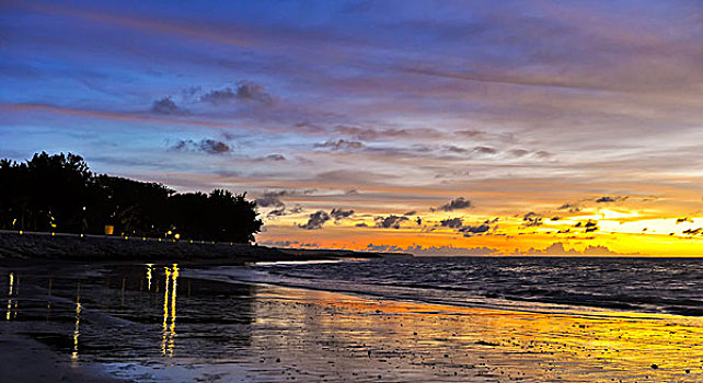 印度尼西亚巴厘岛,库塔海滩日落