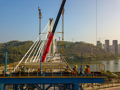 航拍正在建设当中的赣深高铁剑潭东江特大桥施工工地