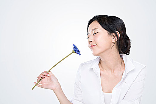 面容清新的長發美女