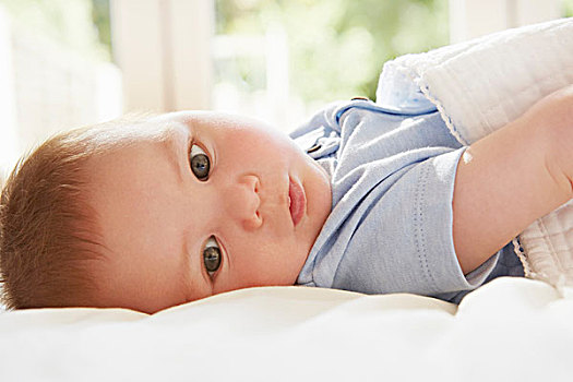 蓝色眼睛,男婴,躺,床