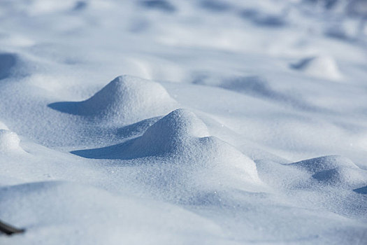 白色的雪地地质地貌背景图