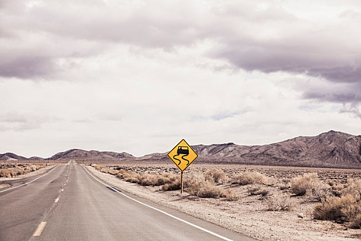 干燥地带,黄色,警告标识,路边,加利福尼亚,美国