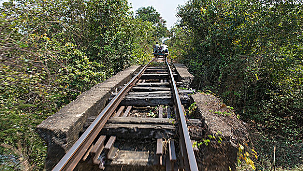 柬埔寨马德望竹火车