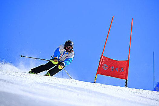 高山大回转双板滑雪比赛