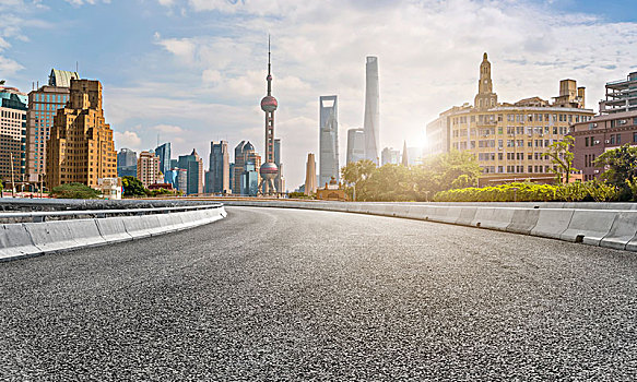 上海外滩建筑景观和城市广场沥青路面