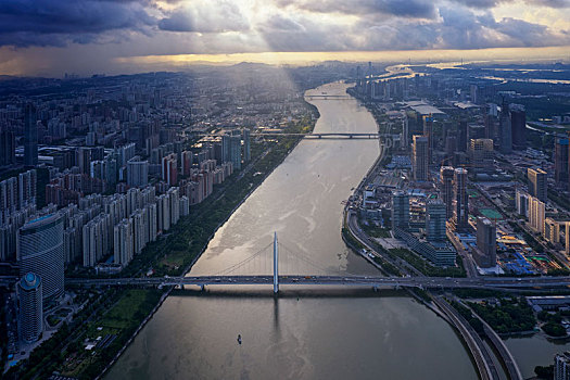 中国广东广州,航拍夏季晨曦中的猎德大桥与珠江琶洲河段两岸景观