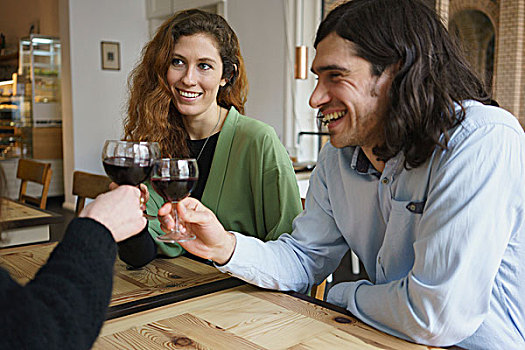 高兴,朋友,喝,葡萄酒,坐,咖啡
