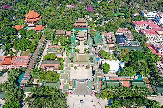 航拍福建厦门五老峰下南普陀寺