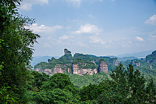 广东韶关丹霞山中国红石公园海螺峰顶俯瞰丹霞山群山