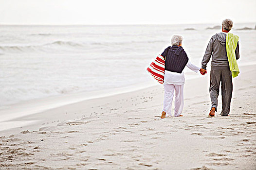 后视图,老年,夫妻,走,海滩