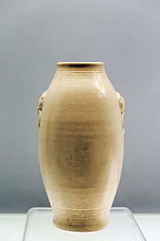 上海博物馆藏十七世纪前期漳州窑黄釉橄榄瓶