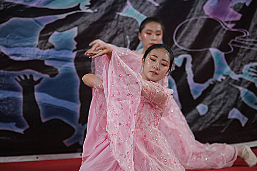 中学生艺术舞蹈