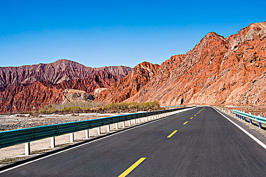 新疆,红石山,公路,蓝天