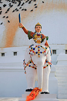 尼泊尔加德满都博达哈大佛塔的雕塑