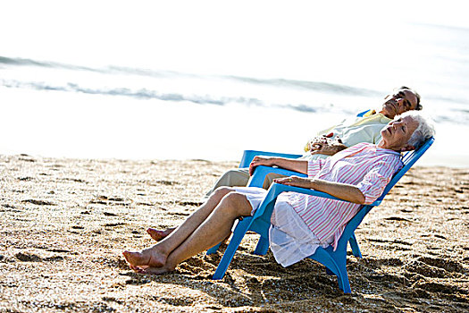 老年,夫妻,打盹,椅子,海滩