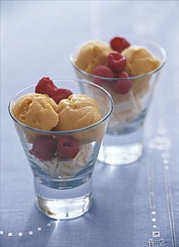 香草,芒果冰淇淋,树莓
