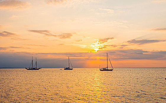 日出,帆船,海中,海滩,巴厘岛,印度尼西亚,亚洲