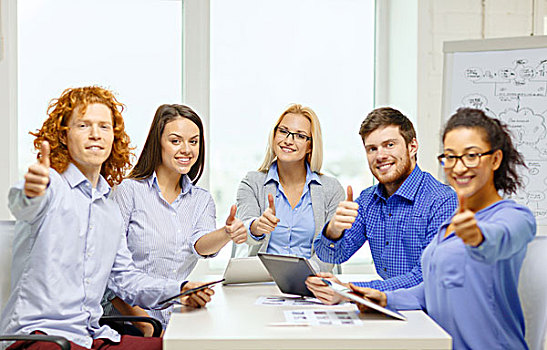 商务,办公室,手势,起步阶段,微笑,创意,团队,桌子,电脑,纸,展示,竖大拇指