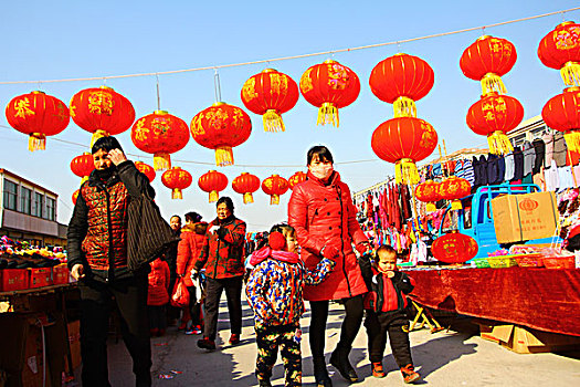 赶年集备年货品年味