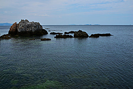 清澈的养马岛海景