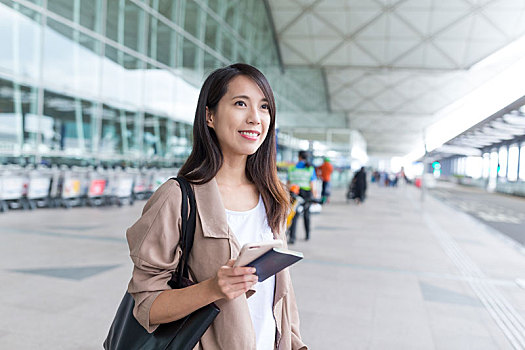 女人,旅行,拿着,护照,手机,机场