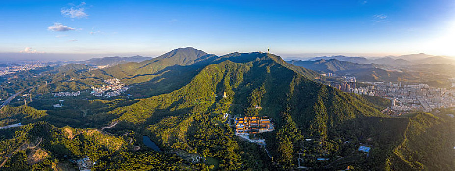 高空航拍深圳最高峰梧桐山与仙湖植物园全景全貌