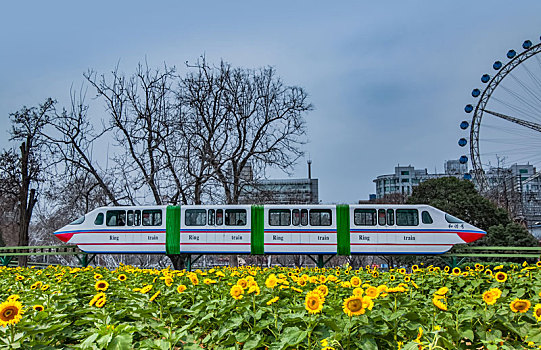 河南省郑州市人民公园铁轨游览车