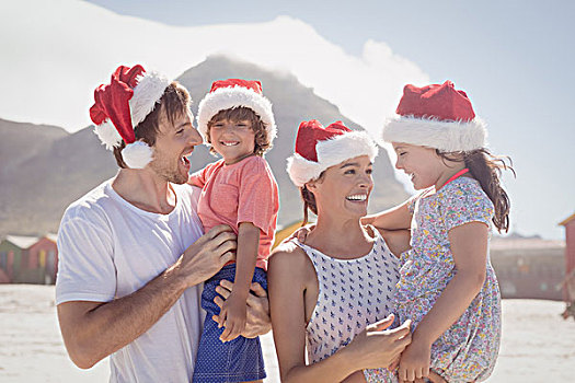 高兴,孩子,父母,穿,圣诞帽,海滩,晴天