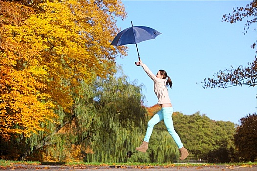 可爱,女孩,跳跃,伞,秋天,公园