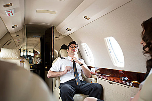 男性,飞行员,松动,领带,机舱,私人飞机
