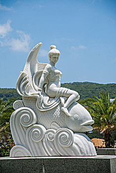广东省汕头市南澳岛,自然之门,南澳北回归线标志塔,广场上的海神与海的女儿雕塑