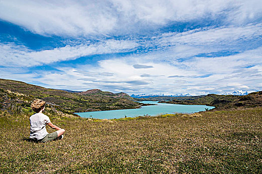 女人,享受,风景,冰河,湖,托雷德裴恩国家公园,巴塔哥尼亚